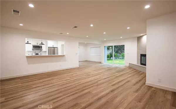 Woodland Hills, CA 91364,22257 Macfarlane Drive