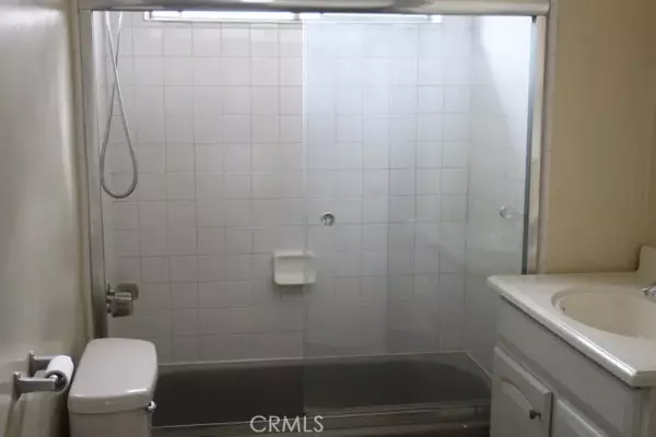 Van Nuys, CA 91401,5742 Hazeltine #5