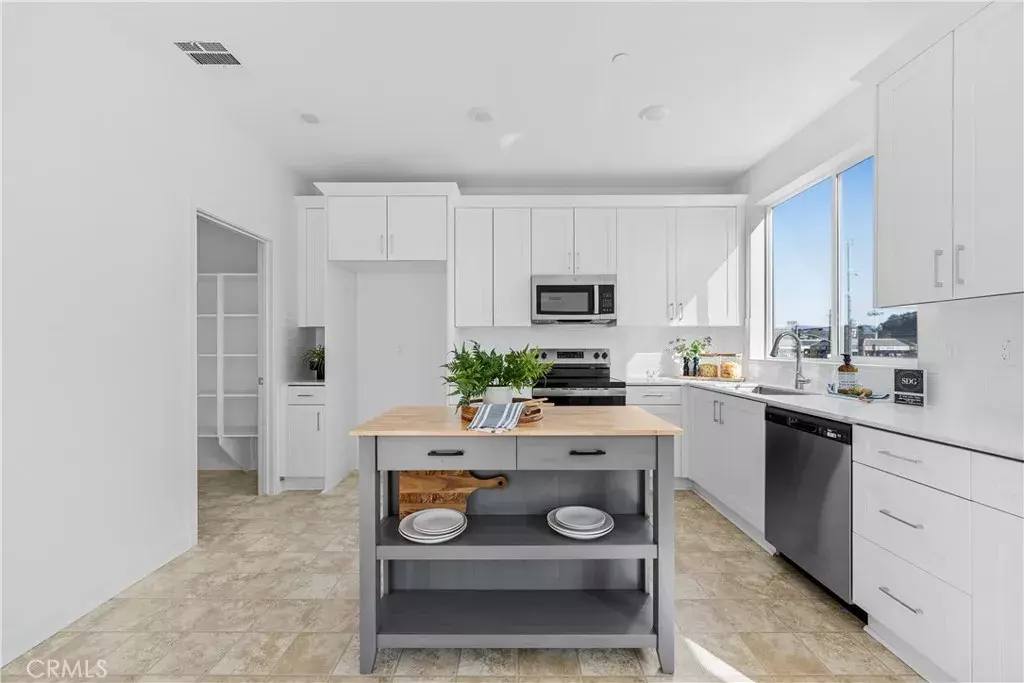 North Hills, CA 91343,9423 N Sepulveda Blvd. #2
