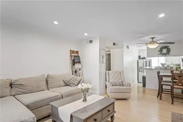 Van Nuys, CA 91406,7035 Woodley Avenue #203