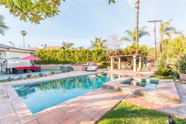 5220 Quakertown Avenue, Woodland Hills, CA 91364