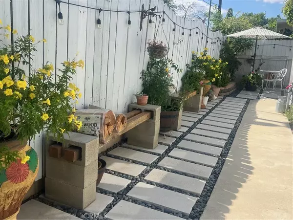 Chatsworth, CA 91311,21001 Plummer #106