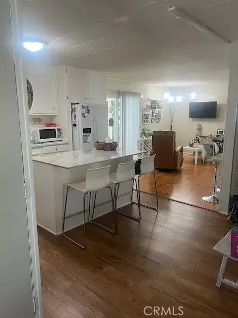 Chatsworth, CA 91311,21001 Plummer #106