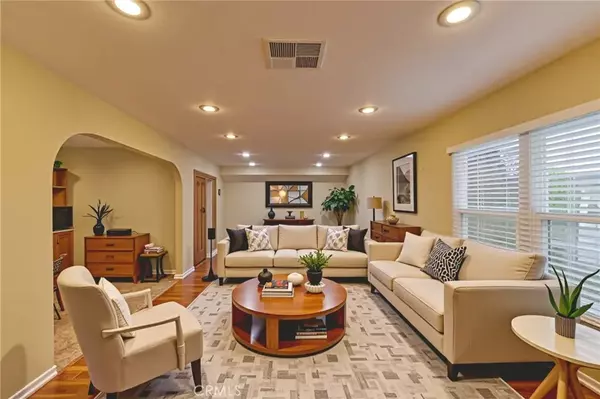 Mission Hills (san Fernando), CA 91345,10049 Langdon