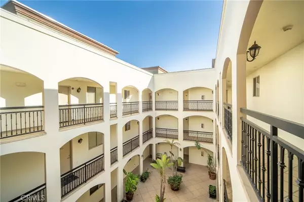 Studio City, CA 91406,12916 MOORPARK Street #303