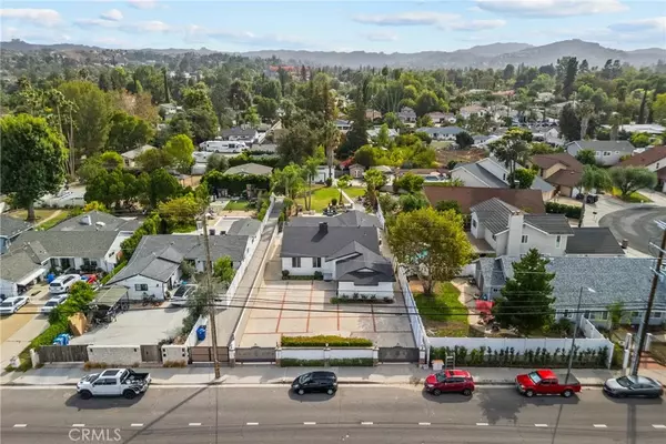 23036 Burbank, Woodland Hills, CA 91367