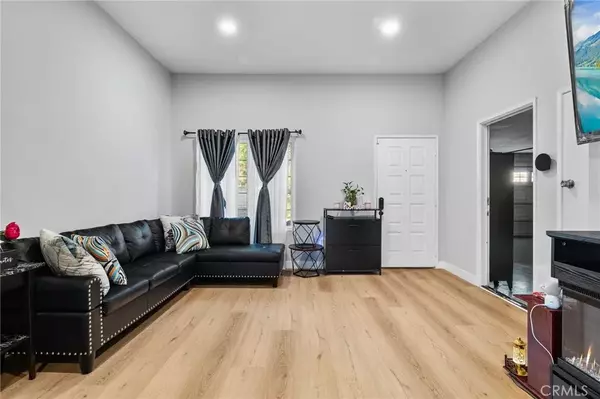 Simi Valley, CA 93063,2104 Snowberry Court