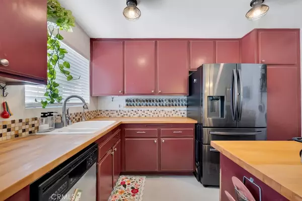 Chatsworth, CA 91311,10030 Owensmouth Avenue #66