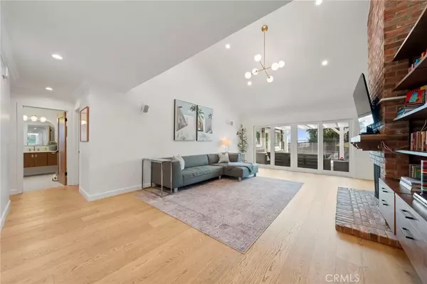 West Hills, CA 91307,7432 Dorie