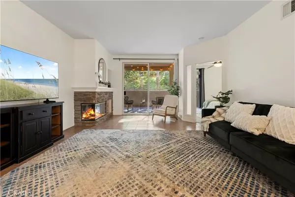 Valencia, CA 91355,23930 Arroyo Park