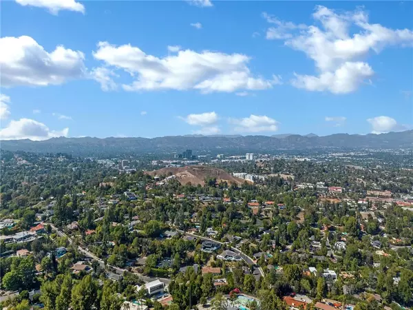 Woodland Hills, CA 91364,4801 Nomad