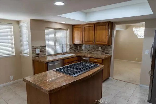 Woodland Hills, CA 91364,23169 Mulholland #3