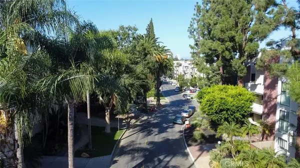 Sherman Oaks, CA 91423,14144 Dickens #216