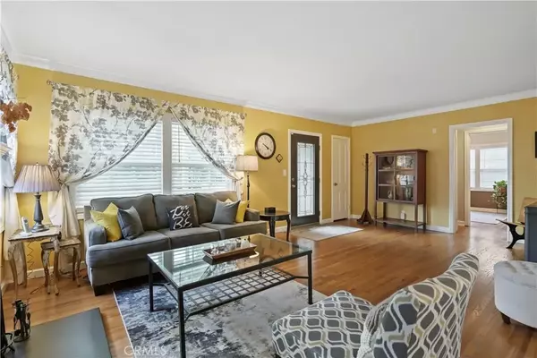 Lake Balboa, CA 91406,7656 Oak Park