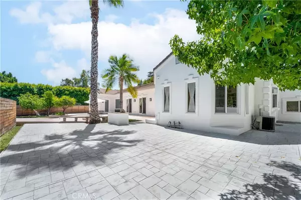 Tarzana, CA 91356,5206 Topeka Drive