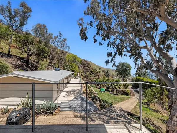 Malibu, CA 90265,20537 Little Rock Way #B