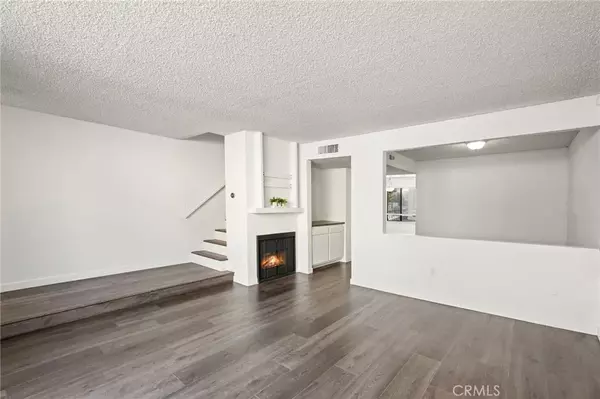 Woodland Hills, CA 91303,22038 Vanowen St. #215