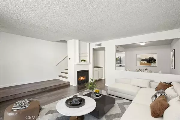 Woodland Hills, CA 91303,22038 Vanowen St. #215