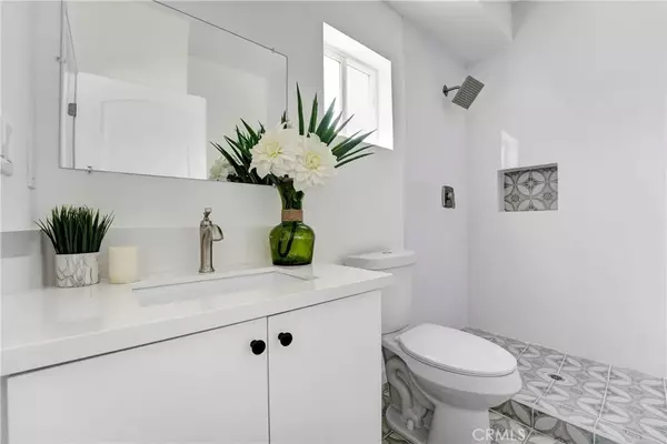 North Hollywood, CA 91605,11952 Vanowen Ave