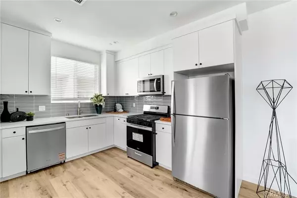 North Hollywood, CA 91605,11958 Vanowen Ave