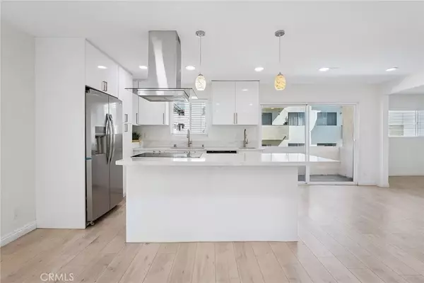 5330 Zelzah Avenue #7, Encino, CA 91316