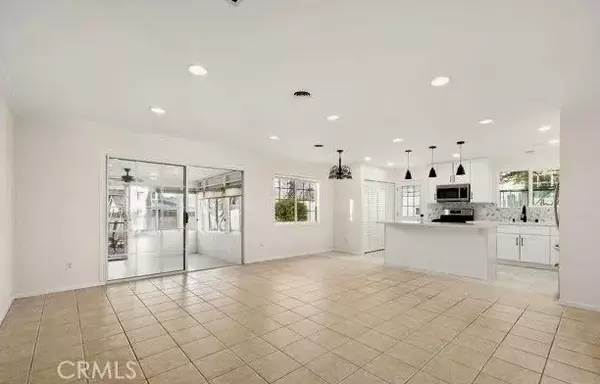 Woodland Hills, CA 91367,23522 Victory Boulevard