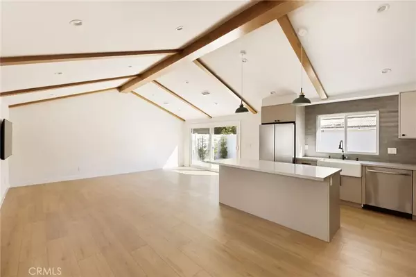 Woodland Hills, CA 91367,22457 Berdon Street