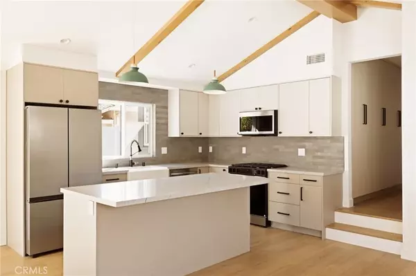 Woodland Hills, CA 91367,22457 Berdon Street