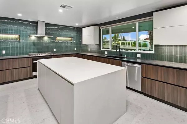 Woodland Hills, CA 91367,5931 Neddy Avenue