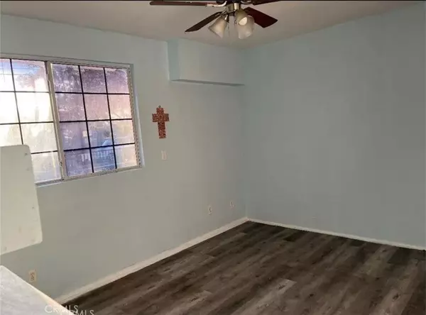 Reseda, CA 91335,6670 Aura