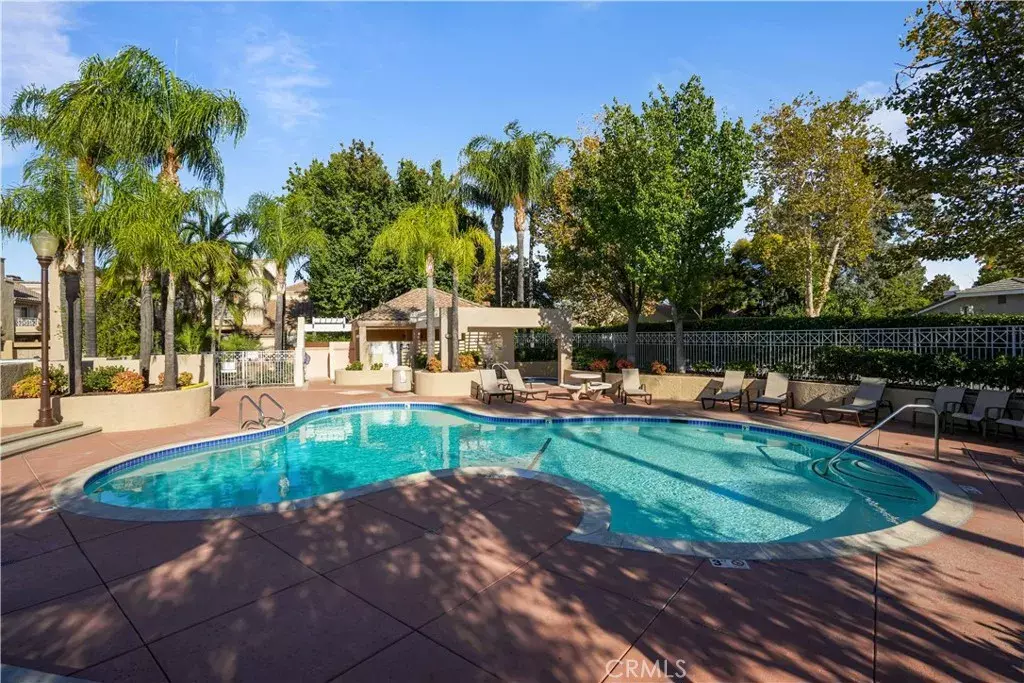 Valencia, CA 91355,23705 Del Monte Drive #235
