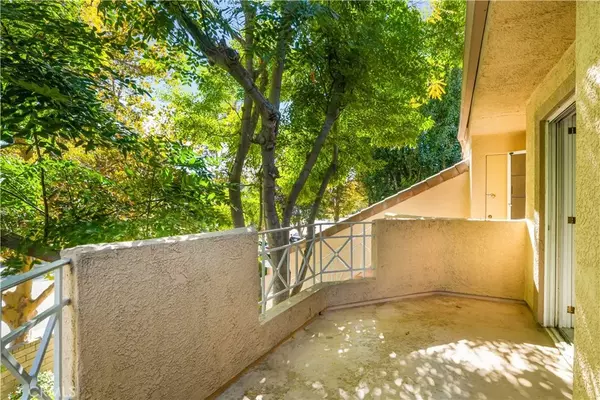 Valencia, CA 91355,23705 Del Monte Drive #235