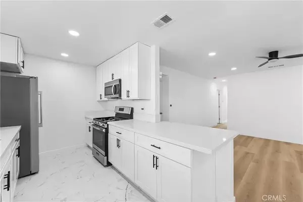 Lancaster, CA 93535,45449 3rd East