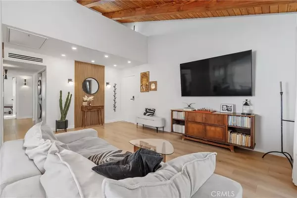 20134 Leadwell St #218, Winnetka, CA 91306