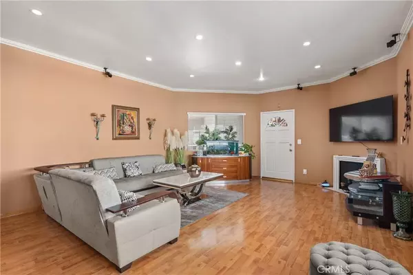 Burbank, CA 91501,620 N 6th Street #106