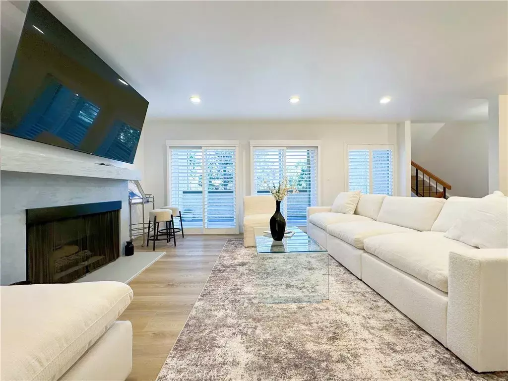 Sherman Oaks, CA 91401,5255 Coldwater Canyon #D