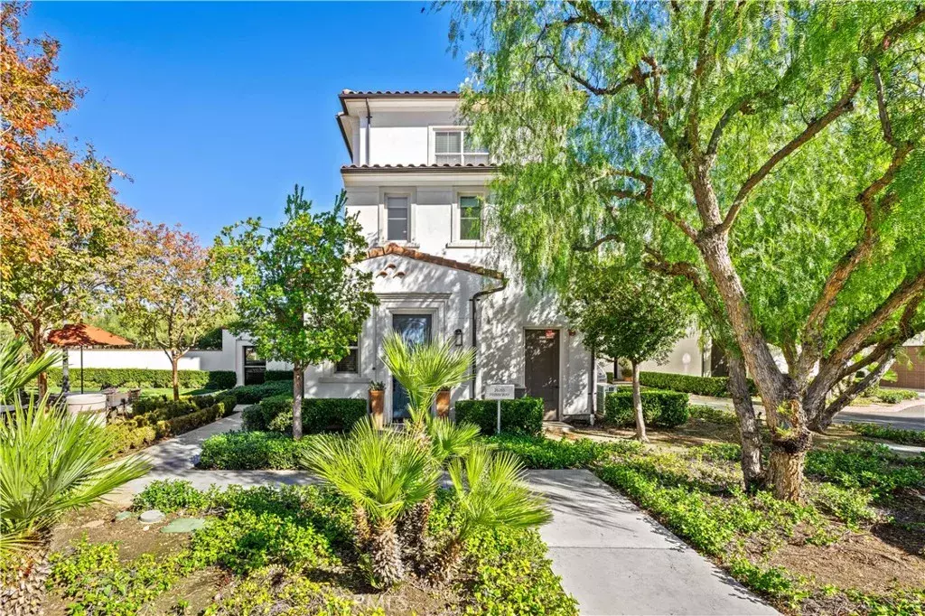 Saugus, CA 91350,26265 Prima Way