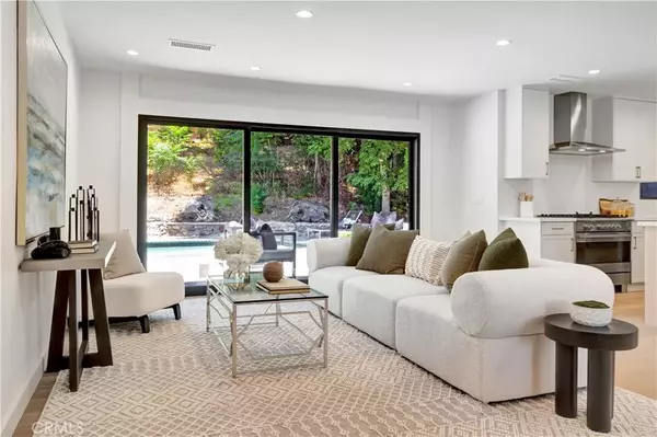 Tarzana, CA 91356,4830 Hasekian Drive