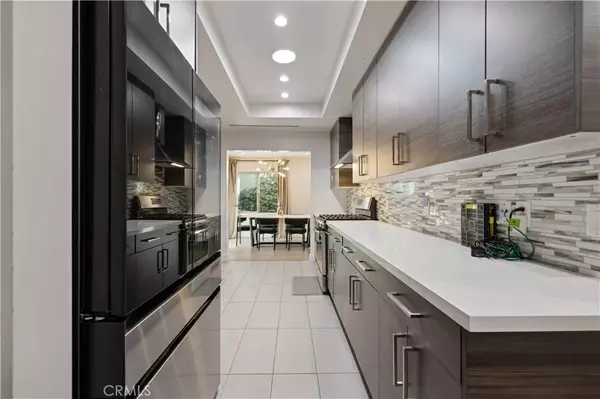 Van Nuys, CA 91405,14940 Hartland