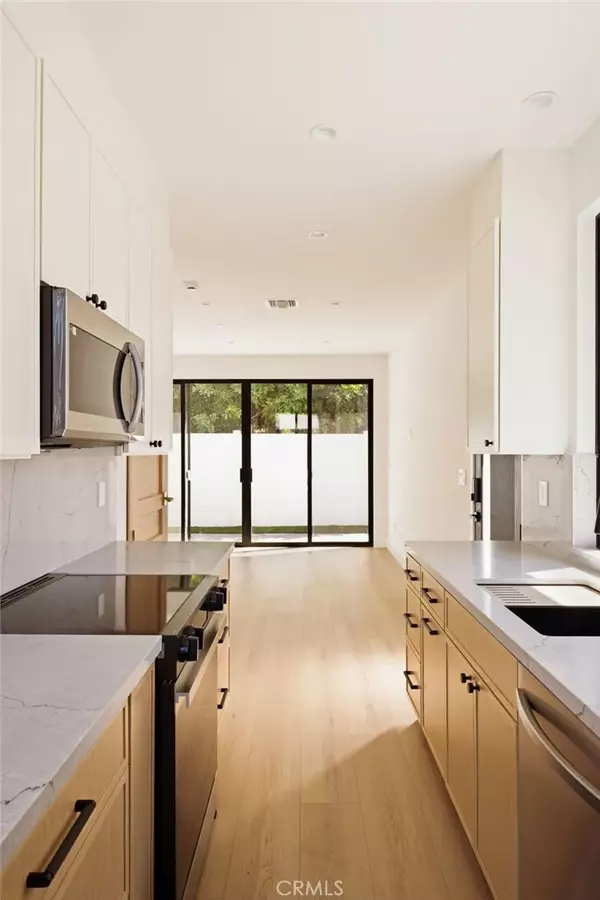 Woodland Hills, CA 91367,5540 Capistrano Street