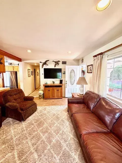 Newhall, CA 91321,24106 Cross