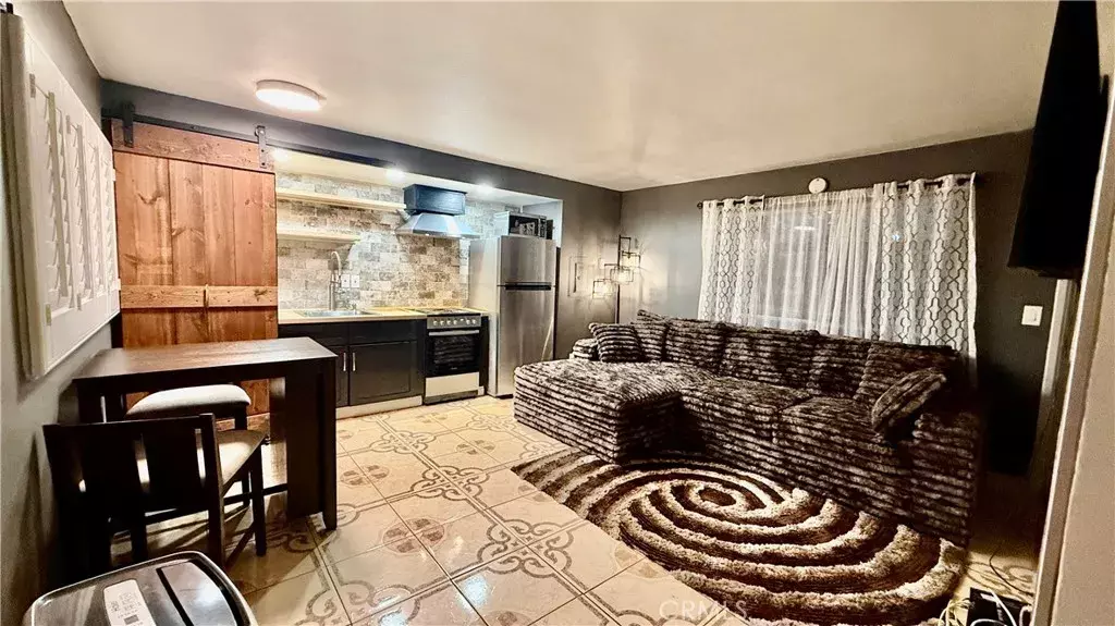 North Hollywood, CA 91605,7904 Laurel Canyon #12