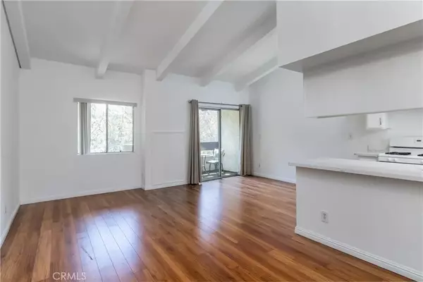 Los Angeles, CA 90068,1303 2700 Cahuenga Blvd East