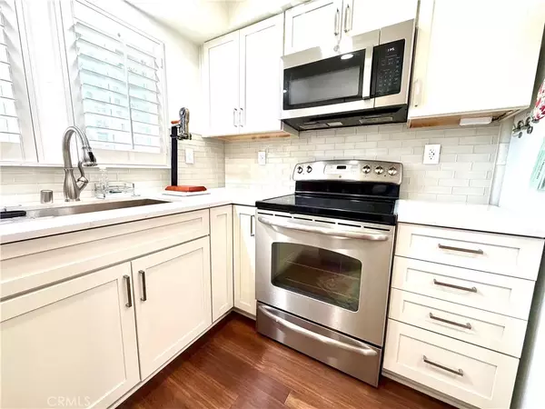 Newhall, CA 91321,24373 La Glorita Cir