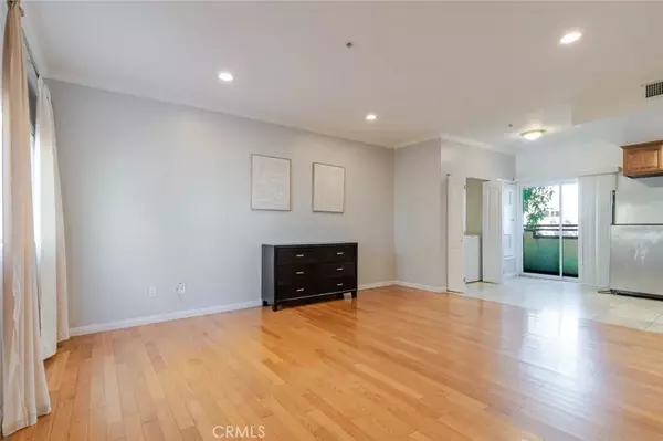 Van Nuys, CA 91411,15053 Victory Boulevard #5