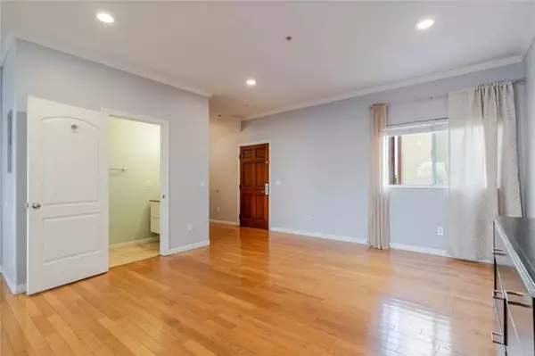 Van Nuys, CA 91411,15053 Victory Boulevard #5