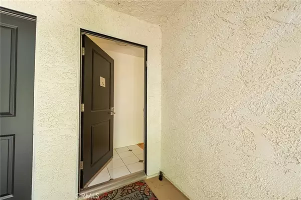 Calabasas, CA 91302,23637 Park Capri #34