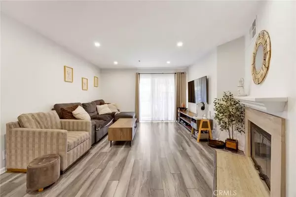 Oak Park, CA 91377,5744 Oak Bend #203