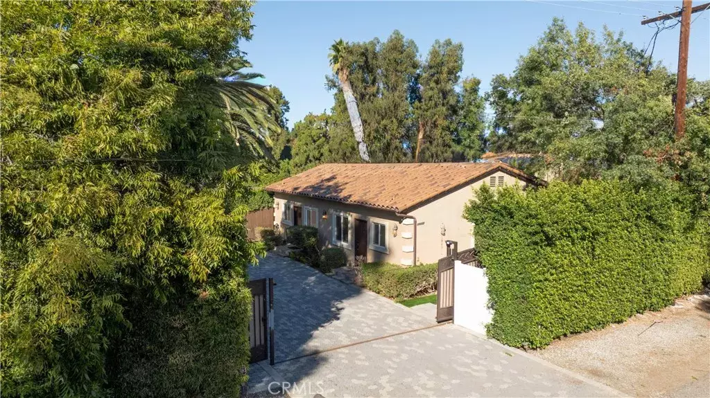 Tarzana, CA 91356,19617 Oxnard Street