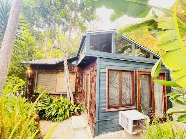 Los Angeles, CA 90068,6169 Glen Holly